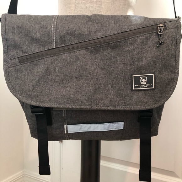 Oiwas Messenger Bag - Picture 10 of 16